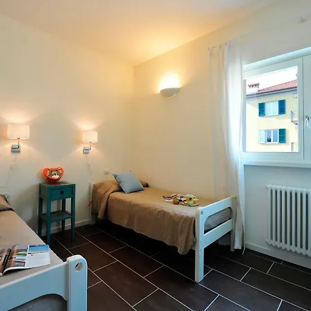 Apartment Sleeps 4 Air Con *