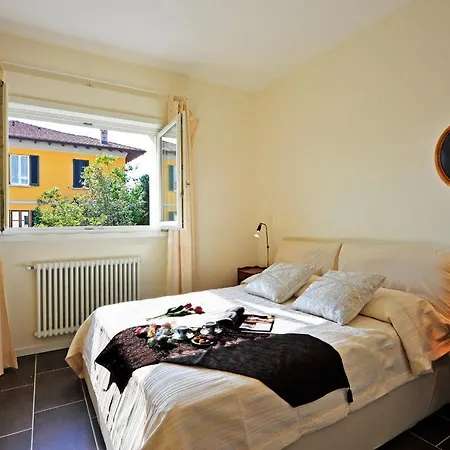 Sleeps 4 Air Con