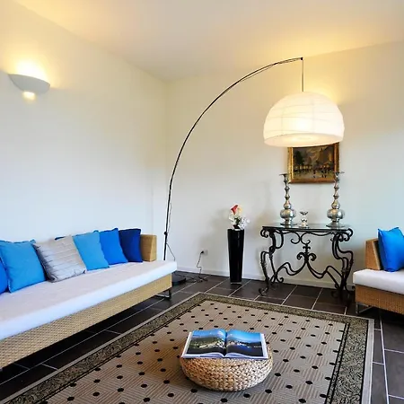 Apartment Sleeps 4 Air Con